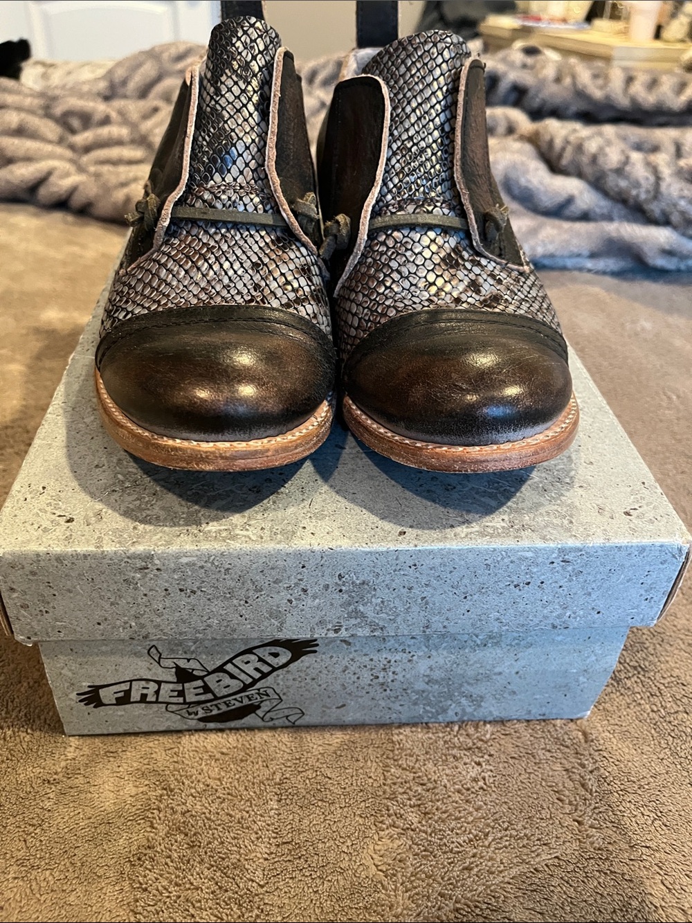 Women's Brown Snake-Print Leather Cap-Toe Shoes - Picture 2 of 4
